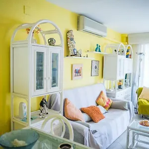 Acogedor En Primera Linea De Playa Apartamento
